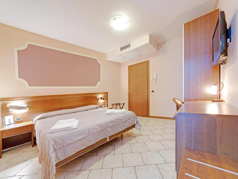 Hotel Grotto Bagat image