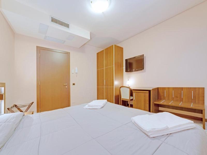 Hotel Grotto Bagat image