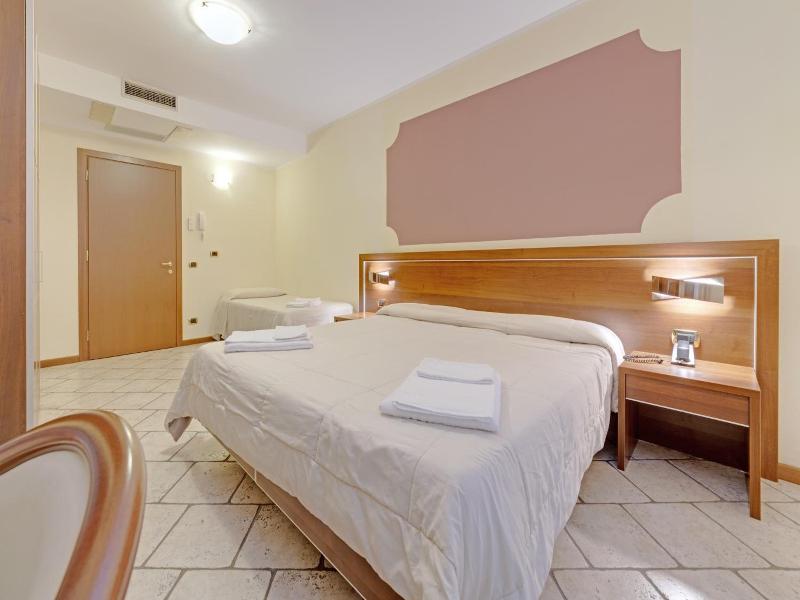 Hotel Grotto Bagat image