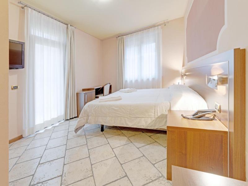 Hotel Grotto Bagat image