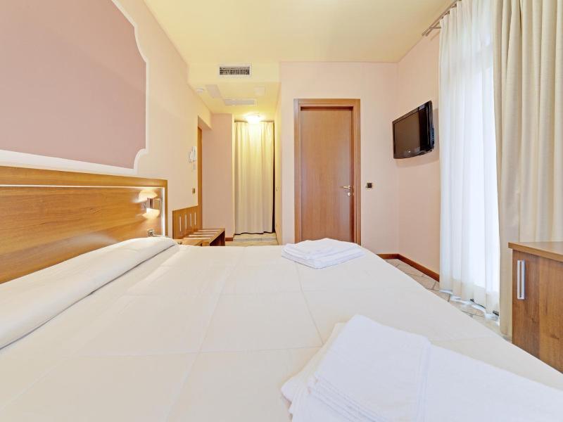 Hotel Grotto Bagat image