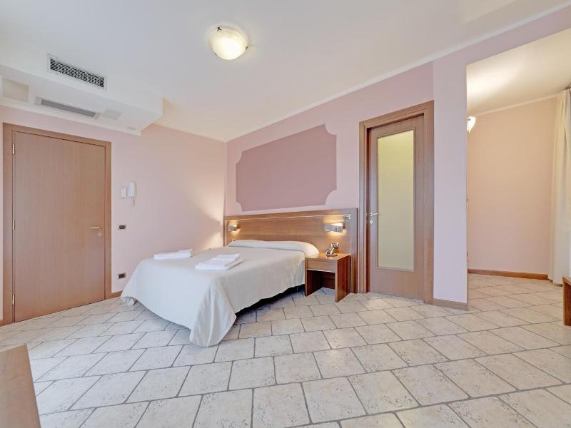 Hotel Grotto Bagat image
