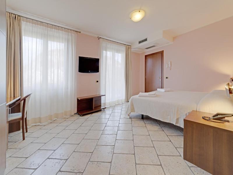 Hotel Grotto Bagat image