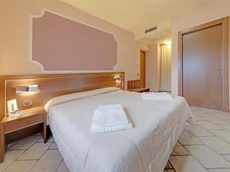 Hotel Grotto Bagat image