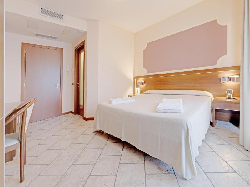 Hotel Grotto Bagat image