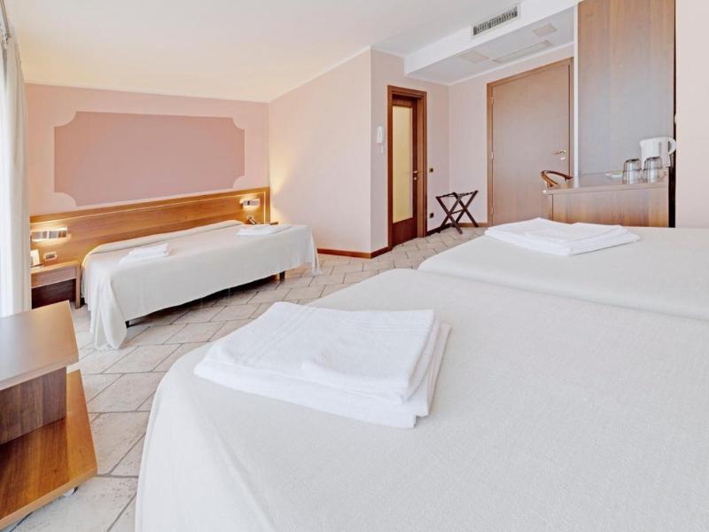 Hotel Grotto Bagat image
