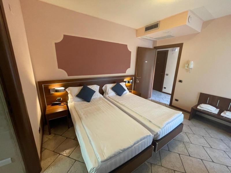 Hotel Grotto Bagat image