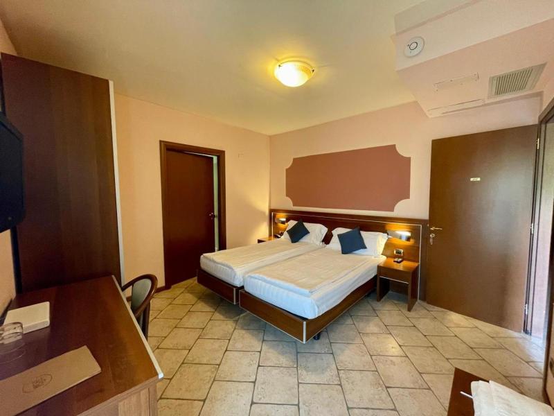 Hotel Grotto Bagat image
