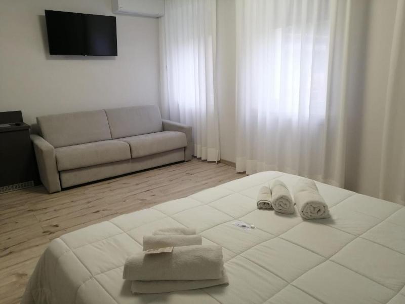 Hotel Siros image