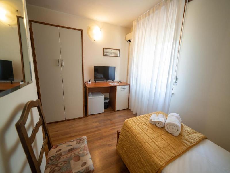 Hotel Siros image