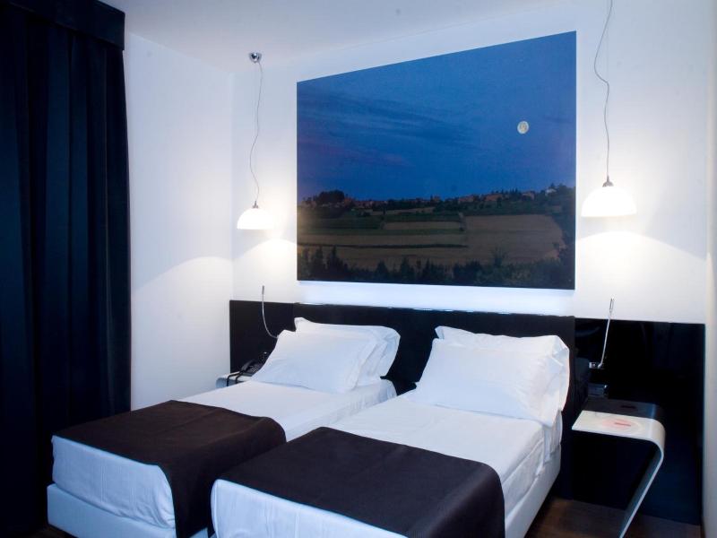 Hm Motelhotel image