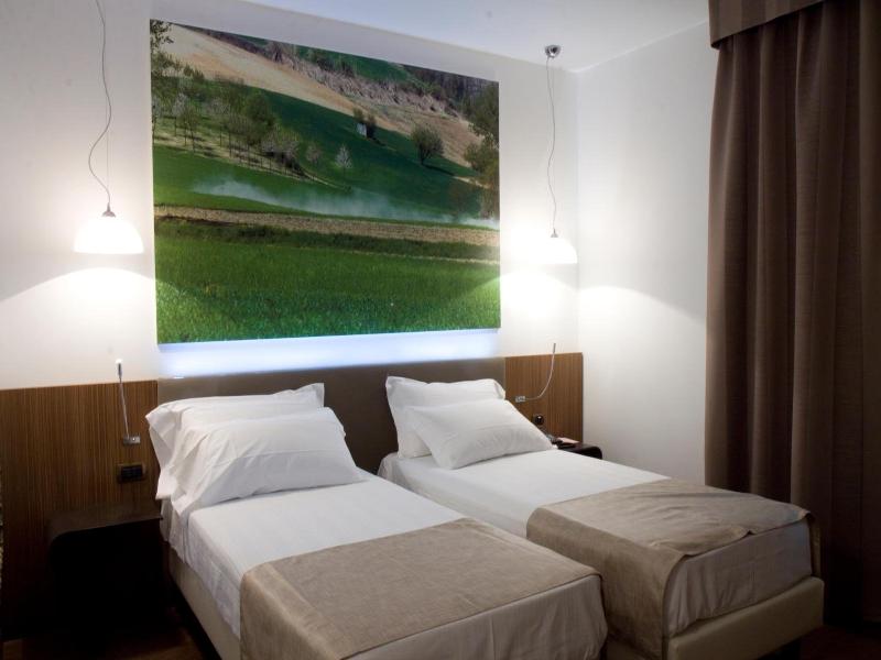 Hm Motelhotel image