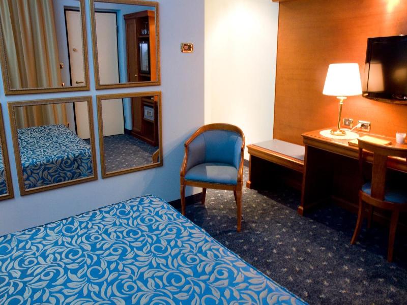 Hm Motelhotel image