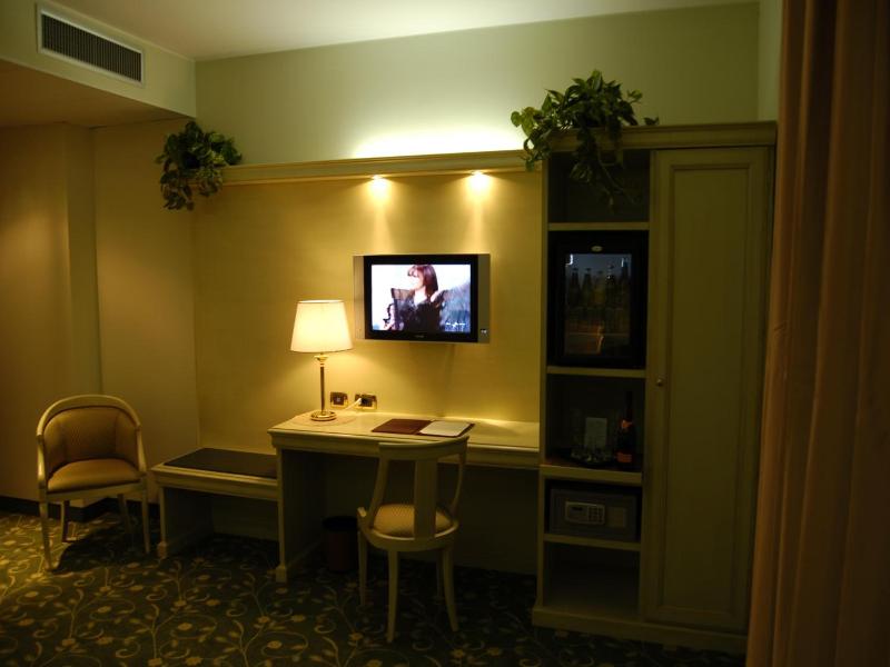 Hm Motelhotel image