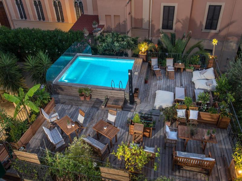 Palm Gallery Hotel image