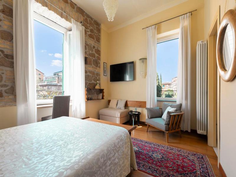 Palm Gallery Hotel image