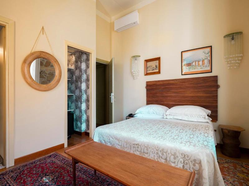 Palm Gallery Hotel image