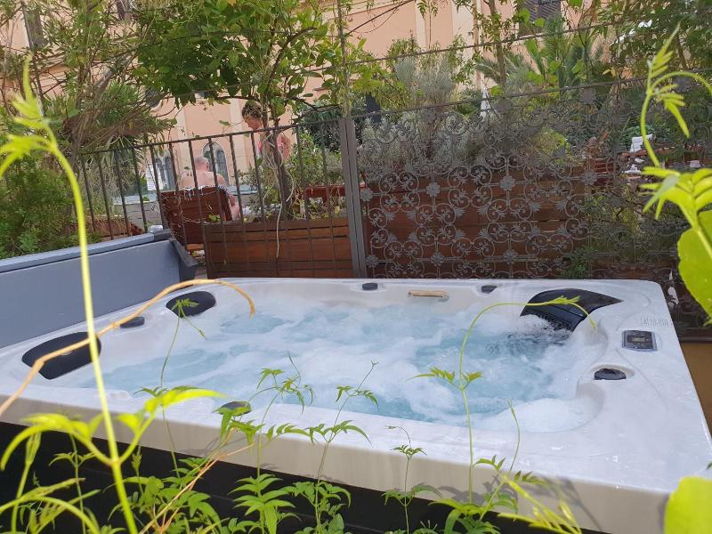 Palm Gallery Hotel image