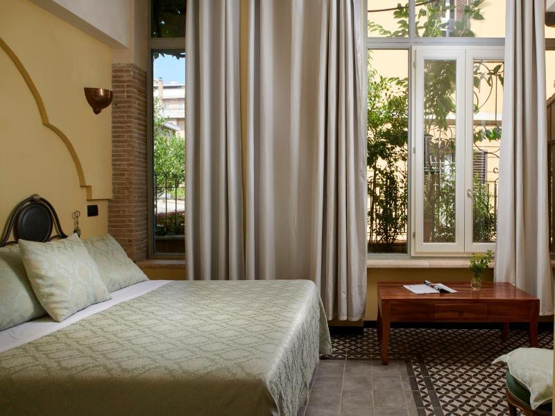 Palm Gallery Hotel image