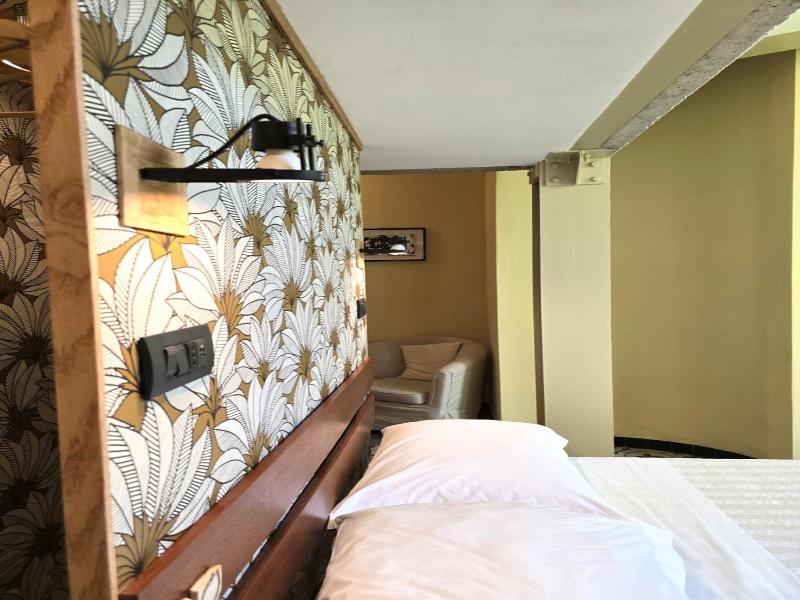 Palm Gallery Hotel image