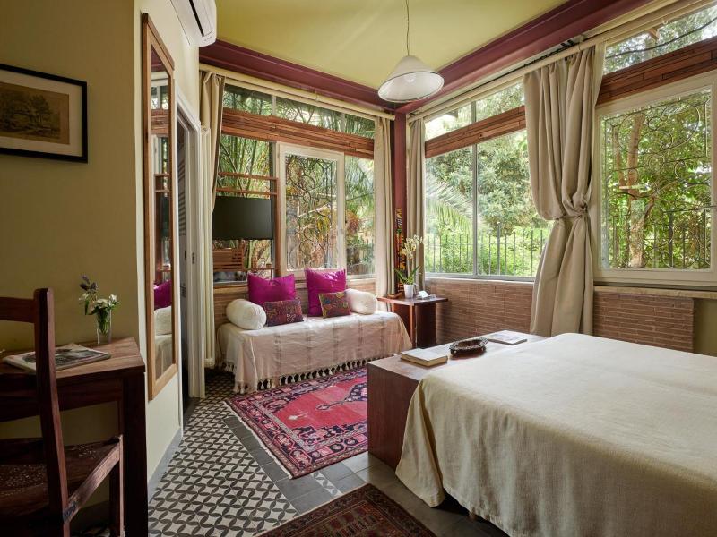 Palm Gallery Hotel image