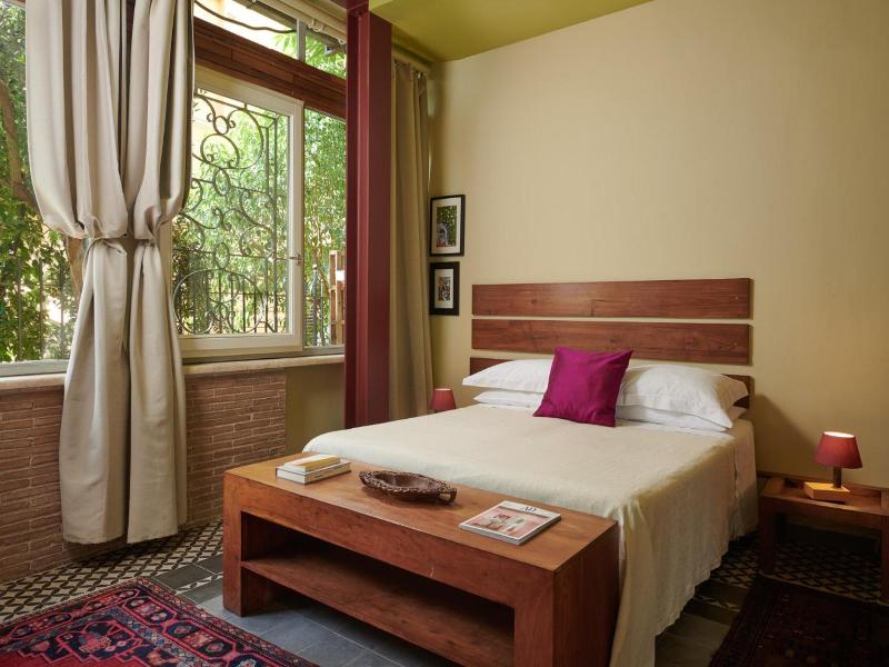 Palm Gallery Hotel image