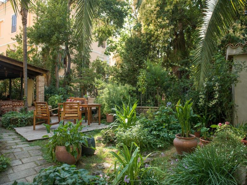 Palm Gallery Hotel image