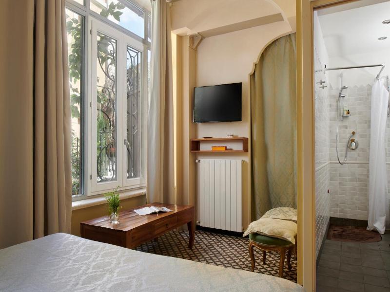 Palm Gallery Hotel image