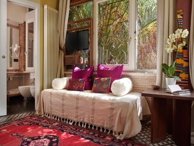 Palm Gallery Hotel image