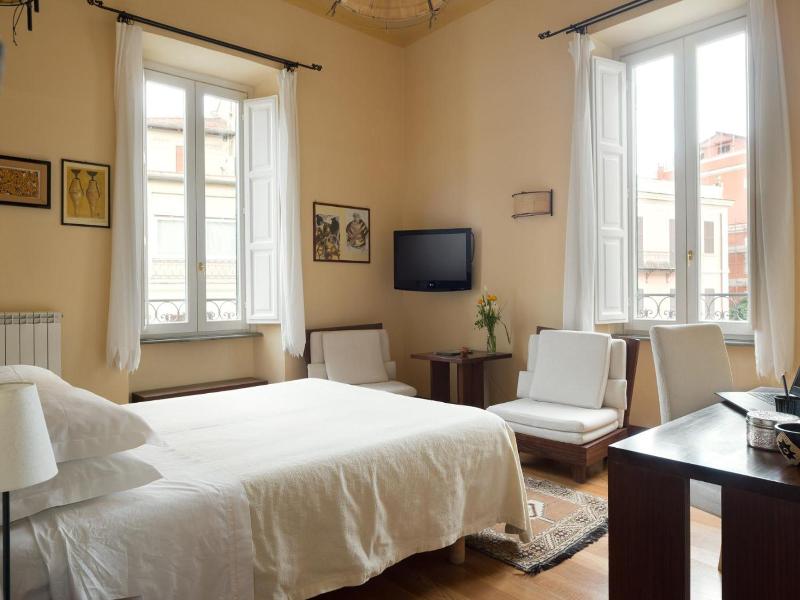 Palm Gallery Hotel image