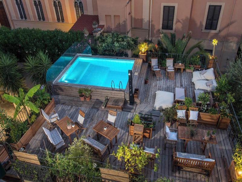 Palm Gallery Hotel image