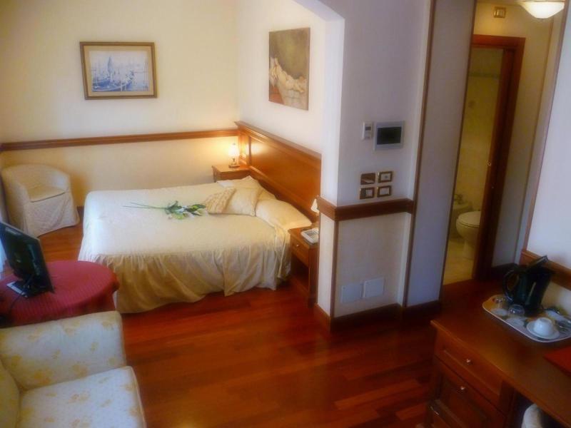 Hotel Minerva image