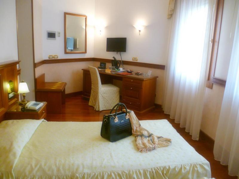 Hotel Minerva image