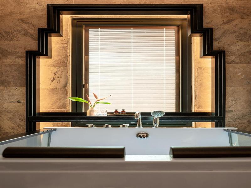 Ravatel Luxury Hotel Bac Giang image