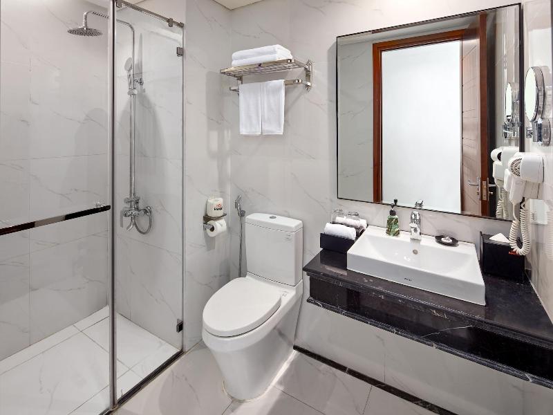 Ravatel Luxury Hotel Bac Giang image