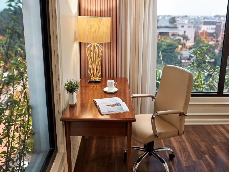 Ravatel Luxury Hotel Bac Giang image