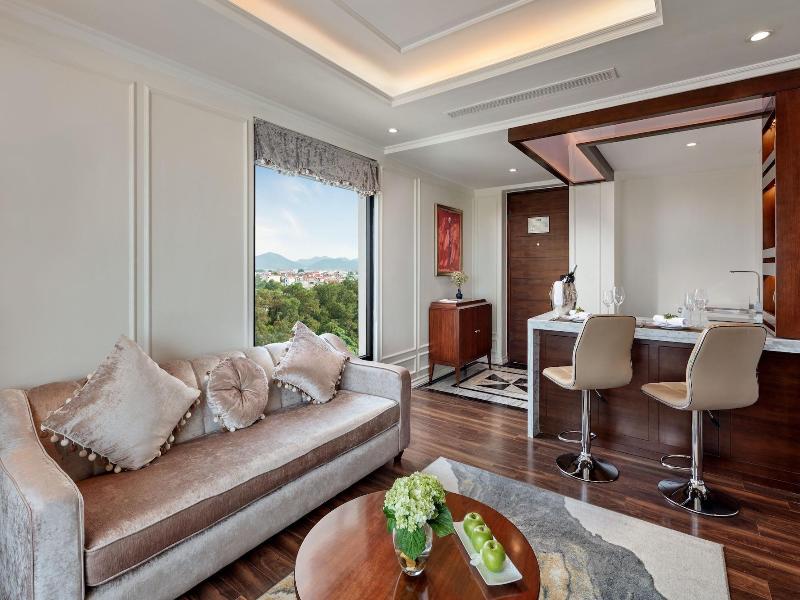 Ravatel Luxury Hotel Bac Giang image