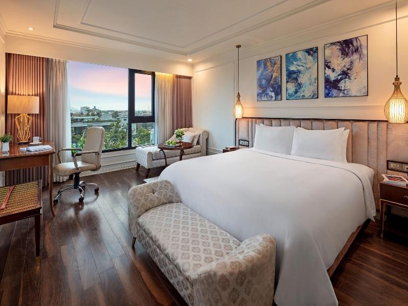 Ravatel Luxury Hotel Bac Giang image
