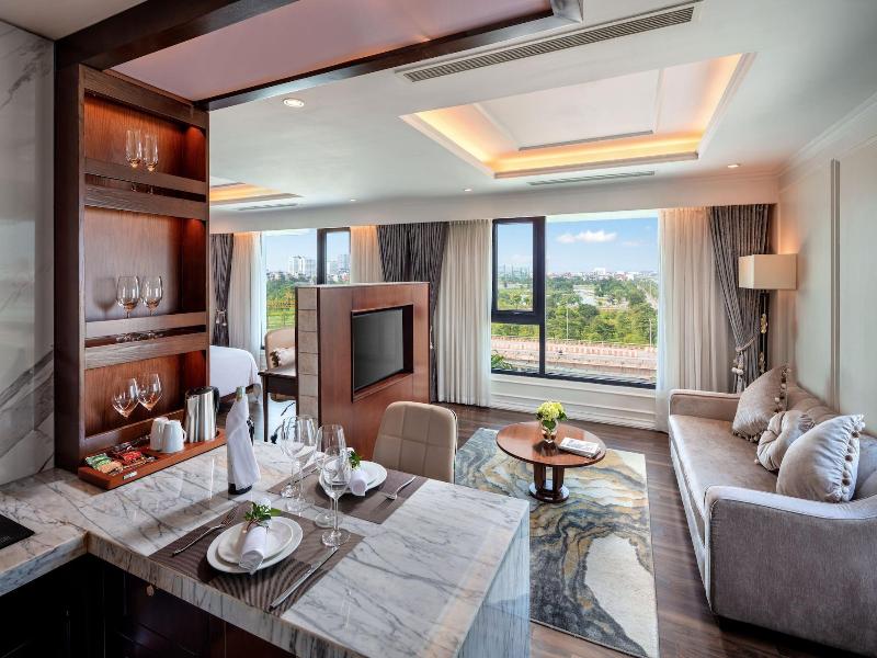 Ravatel Luxury Hotel Bac Giang image