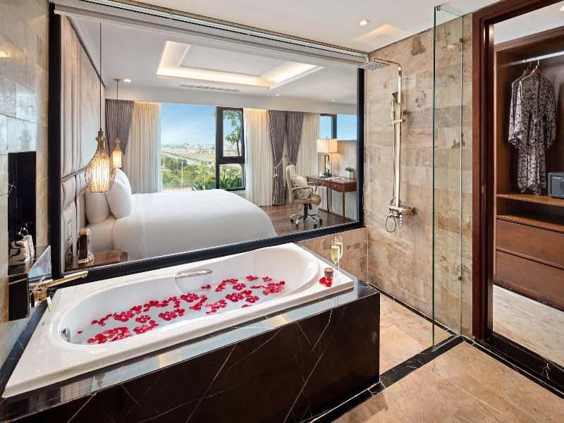 Ravatel Luxury Hotel Bac Giang image