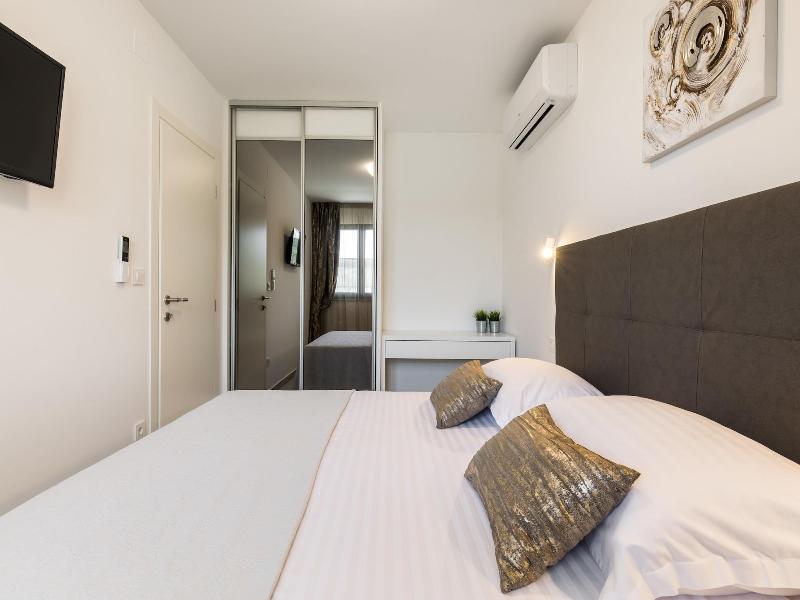 Luxury Rooms Pino image