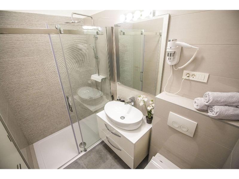 Luxury Rooms Pino image
