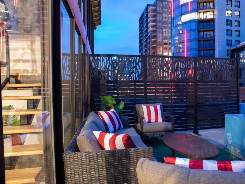 Cameo Hotel And Suites