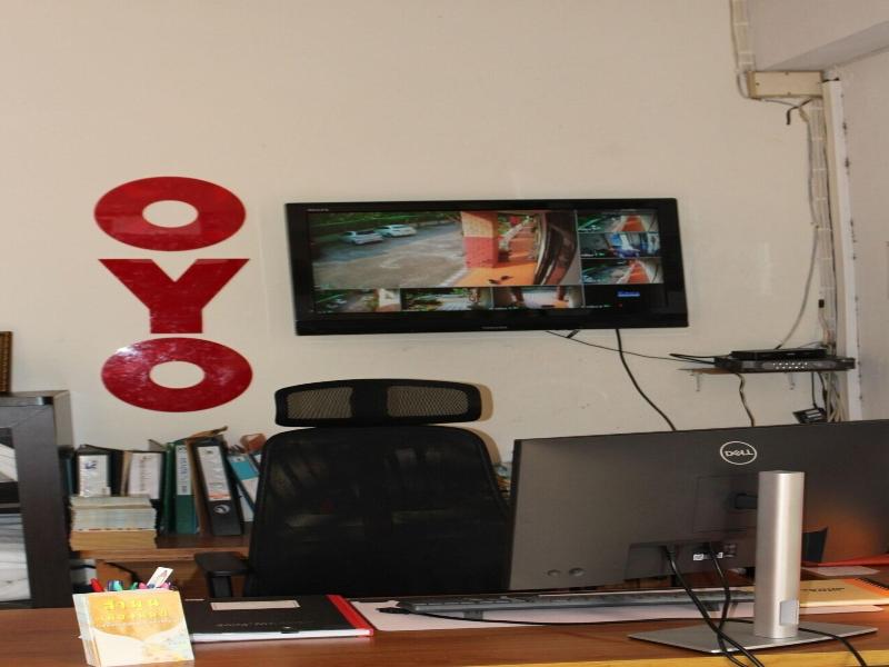 Oyo 75420 Howto Hotel image