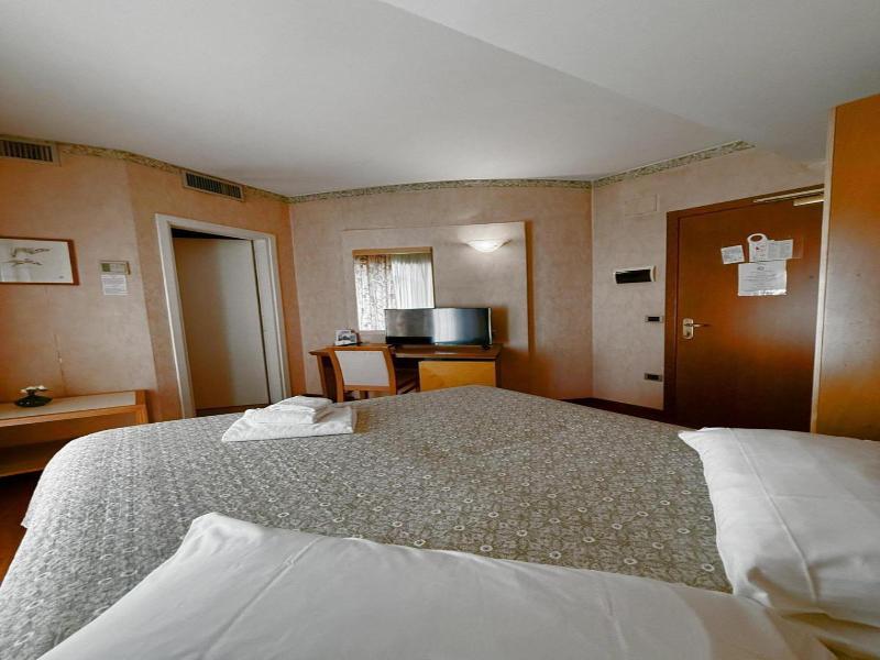Hotel Lory & Ristorante Ferraro image
