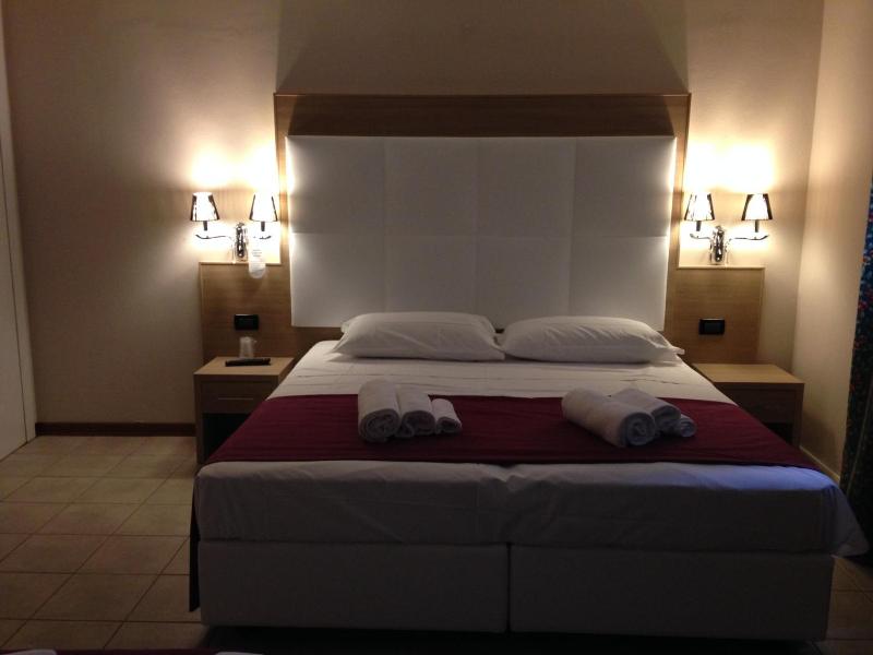 Momi's Hotel image