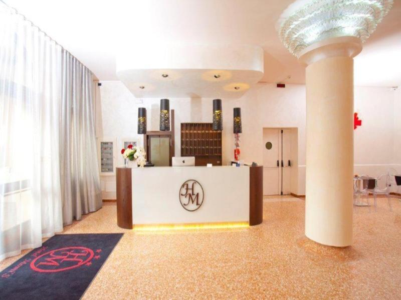 Momi's Hotel image
