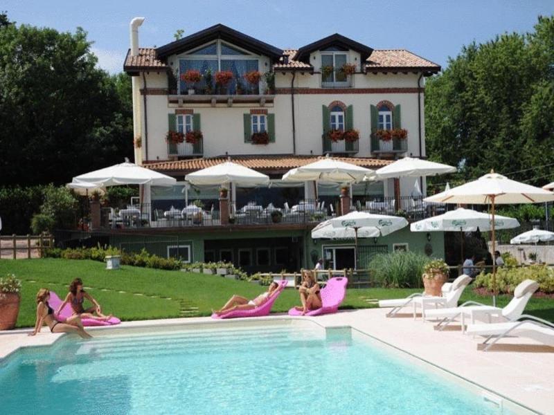 Villa Baroni image