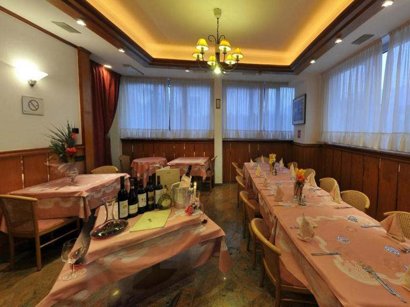 Hotel Vela image