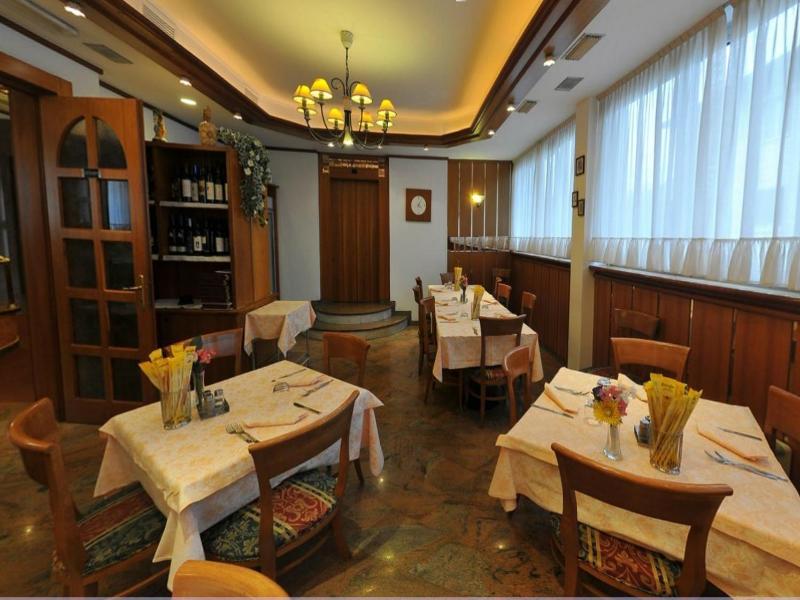 Hotel Vela image